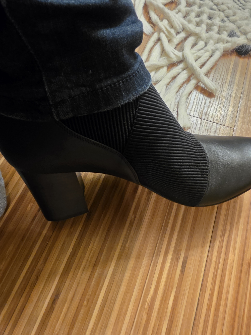 Vaneli Women's Black Leather  Slip-On Block Heel Round Toe Pumps in size 8